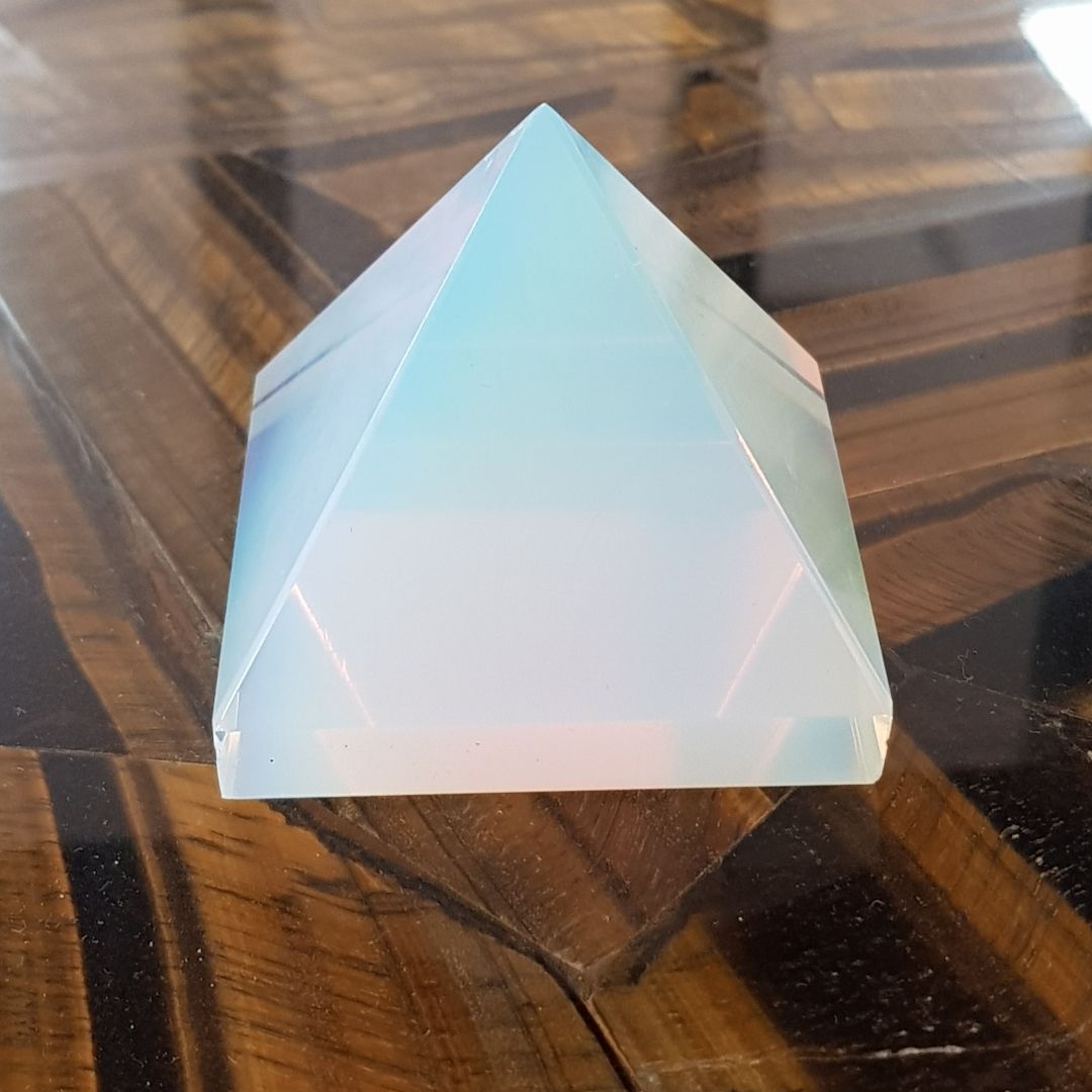 Opalite - Pyramid - 4.5cm Opalite - Pyramid - 4.5cm
